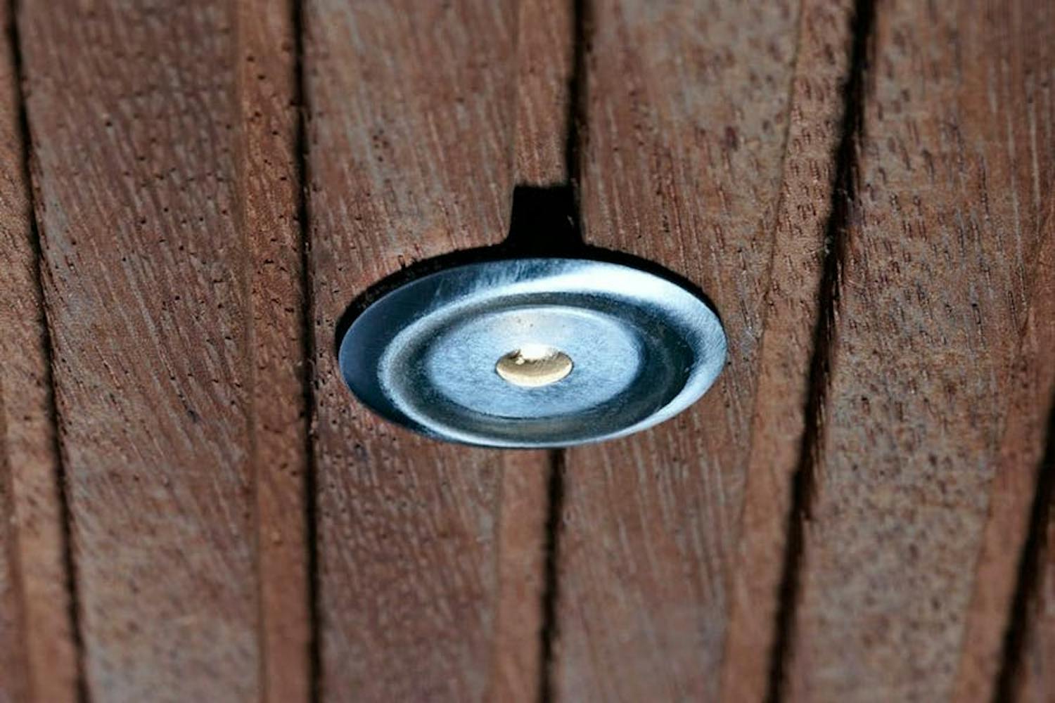 Utelamper: Paros. Lyspunkter til terrasse eller gesimskasser Utelamper: Paros. Lyspunkter til terrasse eller gesimskasser